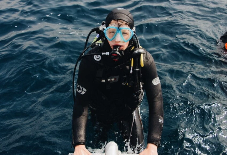 how long to wait to fly after diving