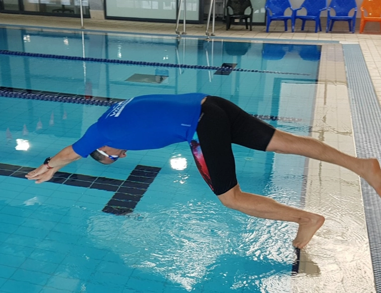 swimming dive start