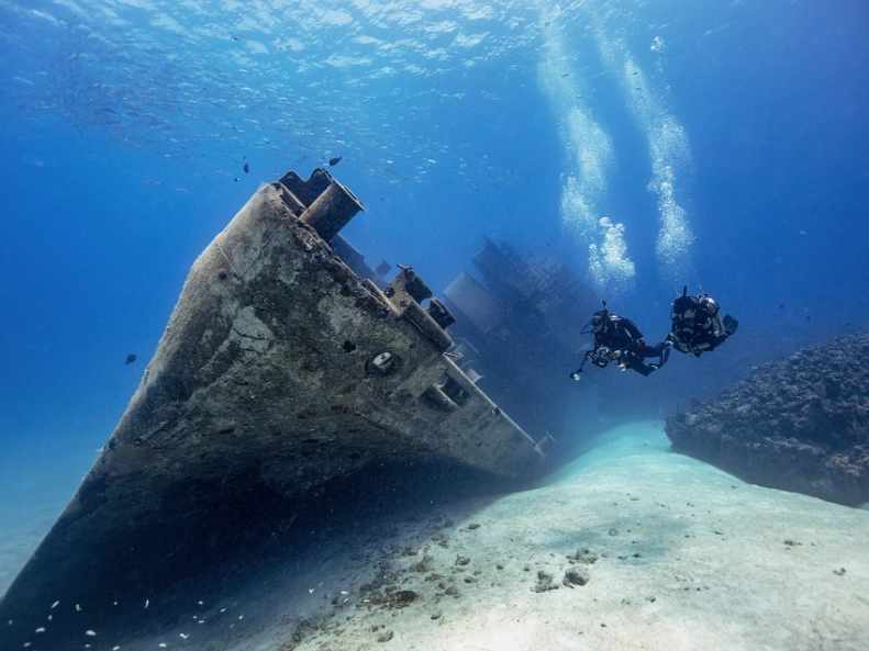 hurricane season diving