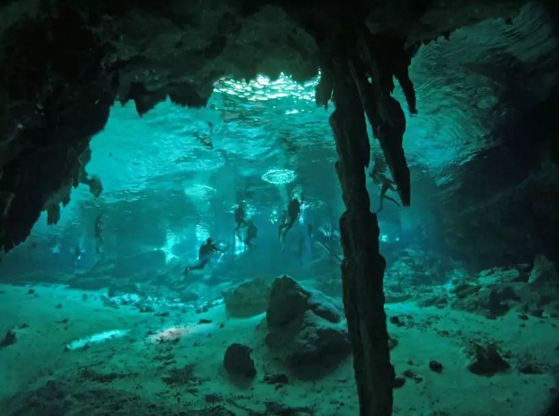 Cenote mexico diving caves