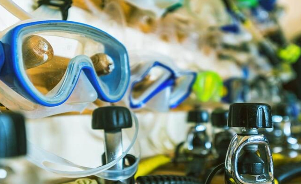 Scuba diving equipment and functions