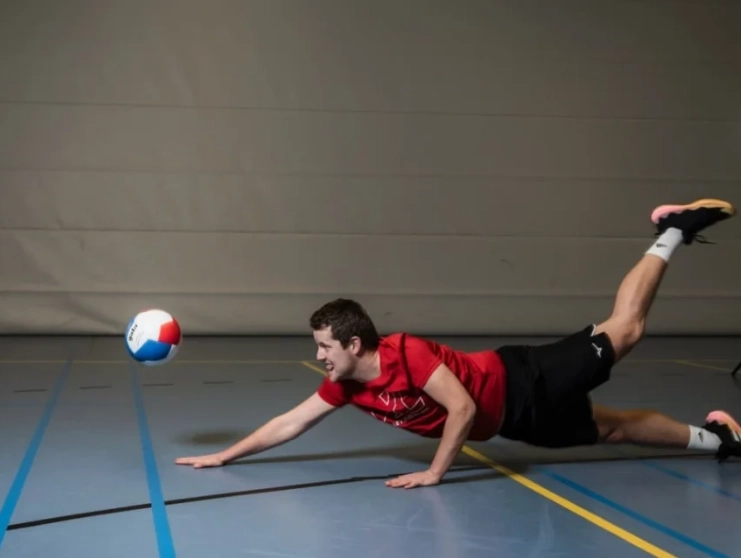 how to dive in volleyball