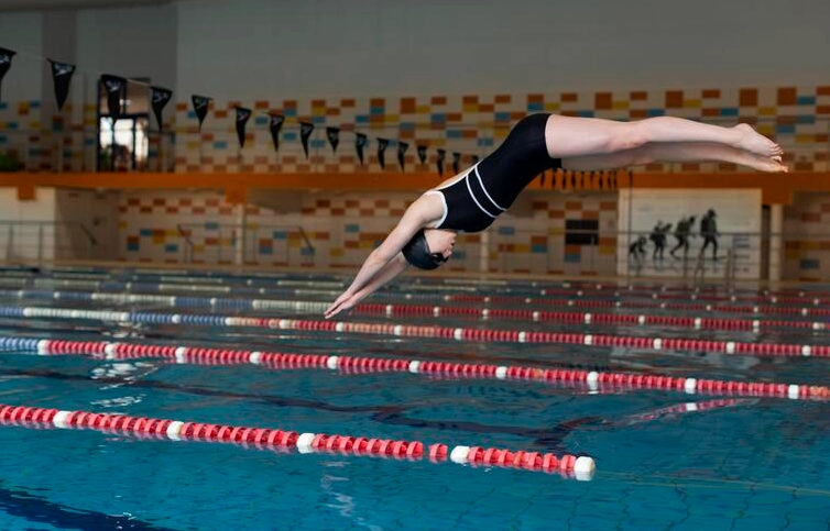 beginner dives swimming