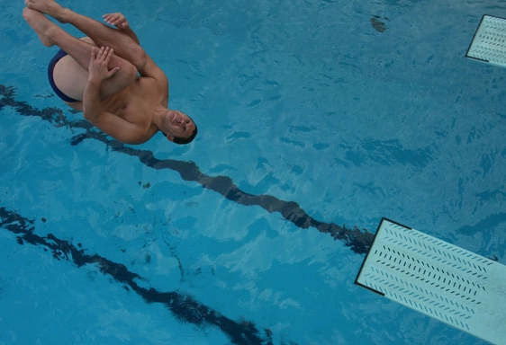 beginner dives swimming